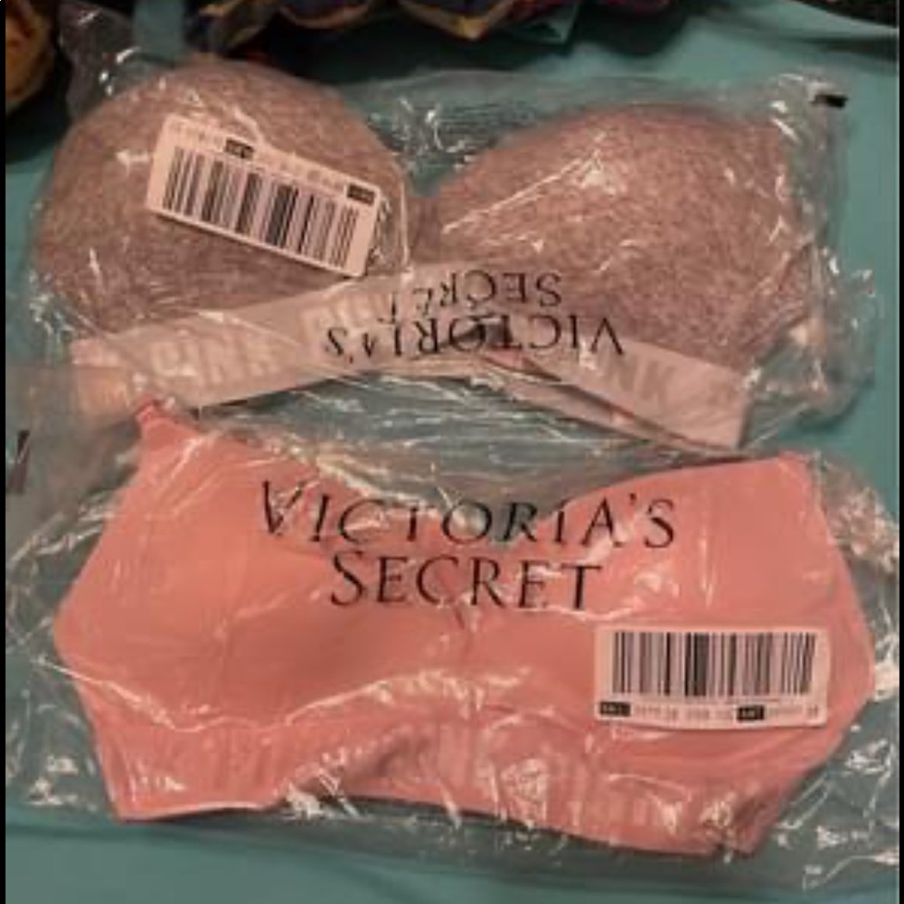 Victoria secret bras 32C brand new! Paid $26 each! I’ll take $40 for both!